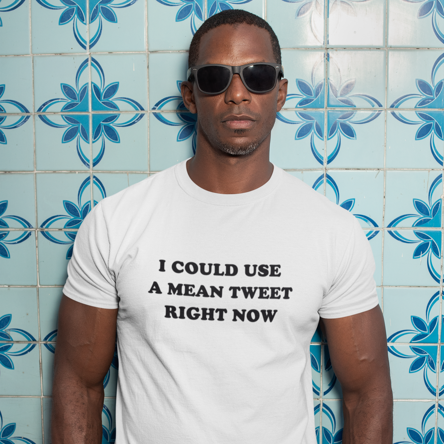 man_wearing_a_white_t-shirt_about_tweet